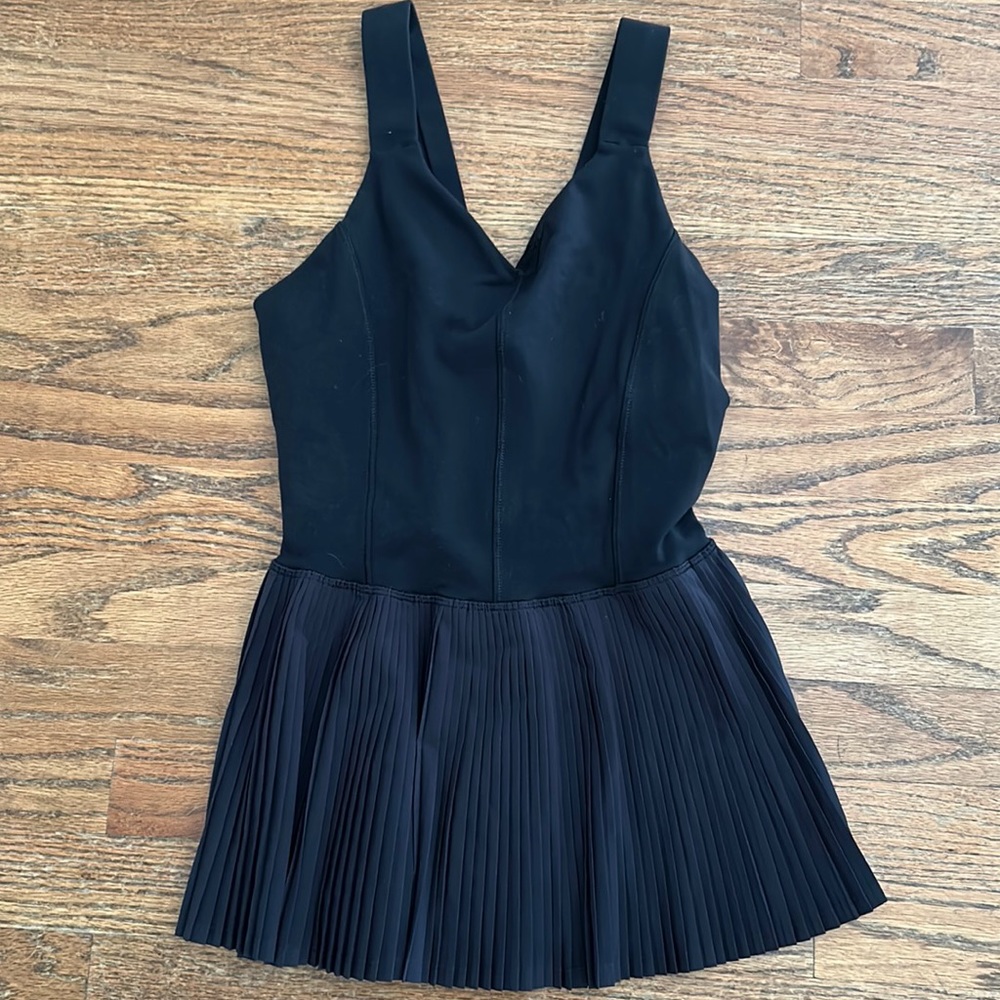 Lululemon pleated peplum tank size 6 black